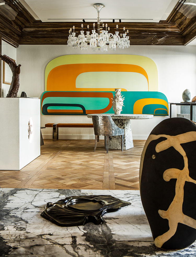 Detalle de algunas de la piezas de Stephanie Coutas que conviven con otros diseños de artdesign y artistas contemporáneos en su galería