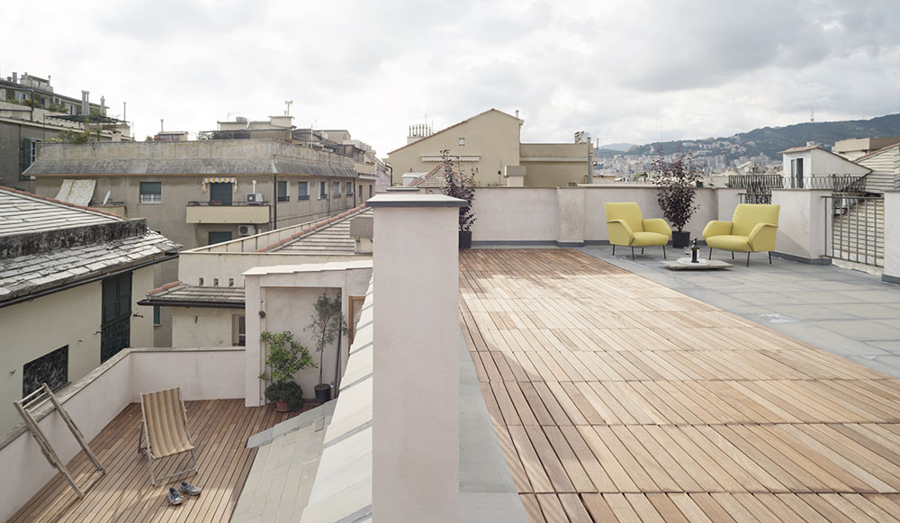 Vista de las dos terrazas del apartamento en Genova, rehabilitado por el arquitecto Dodi Moss