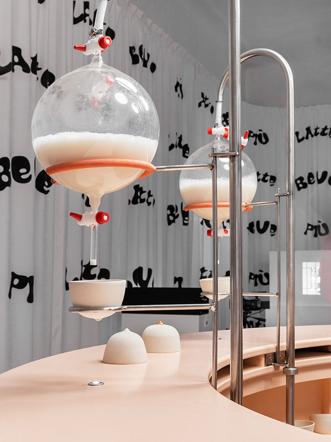 Milk bar de la Naranja Mecánica por la escuela suiza Head de Ginebra, Swiss Art Council pro Helvetia & Design Switzerland
