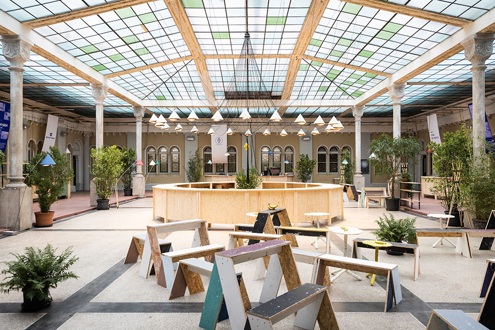 Designery 2021 en Gabriel Loci por Herrmann y  Coufal. Designblok