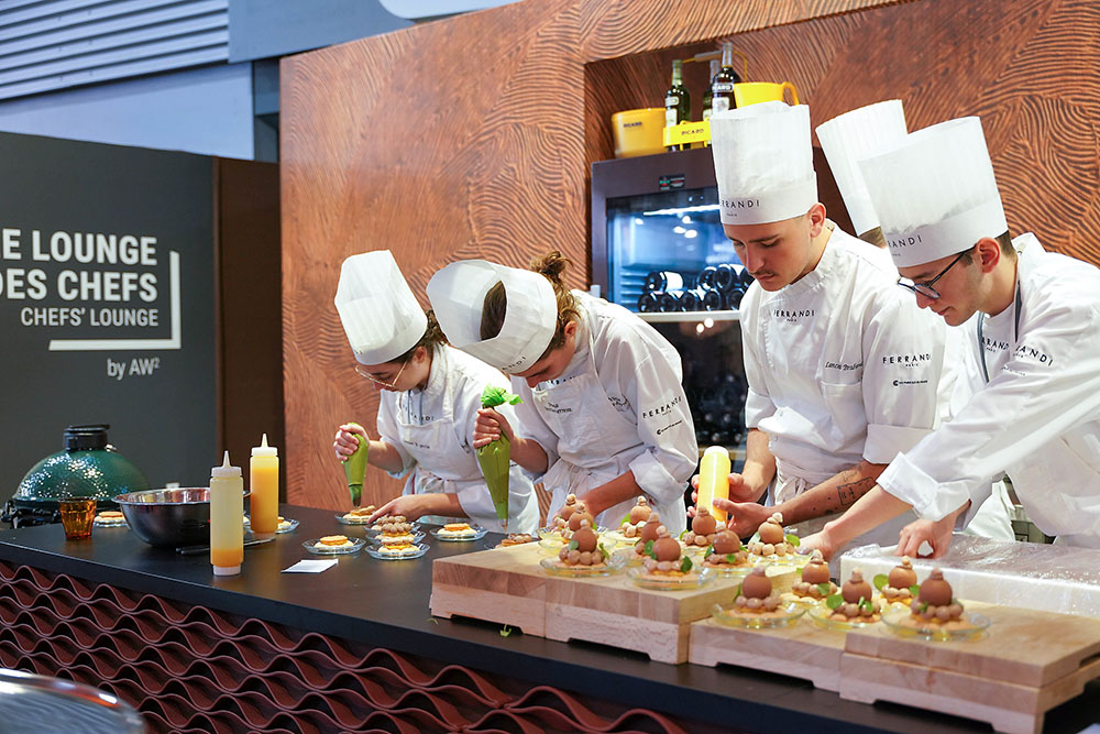 El  lounge de les chefs, uno de los espacios estrella, por su perfecta fusión de interiorismo, diseño y sus delicias gourmet