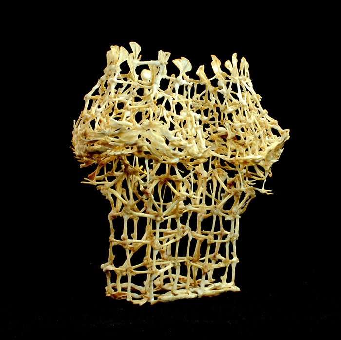 in digerir. Colección de Joyería. de Elena Moreno. La arqueóloga de Tarragona, une sus dos profesiones: la restauración y la joyería, 