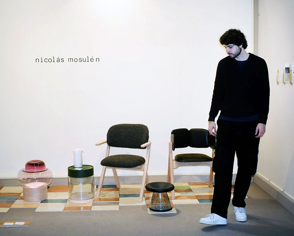 Nicolás Mosulén  en su espacio del SaloneSatellite 2023.
