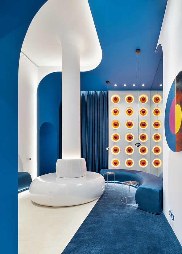 Club X. Hager por Sigfrido Serra Studio. Inspiración Vernerr Panton 