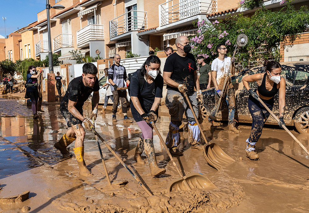 Nace Interioristas en Accion: un grupo de ayuda a los damnificados de la Dana en Valencia